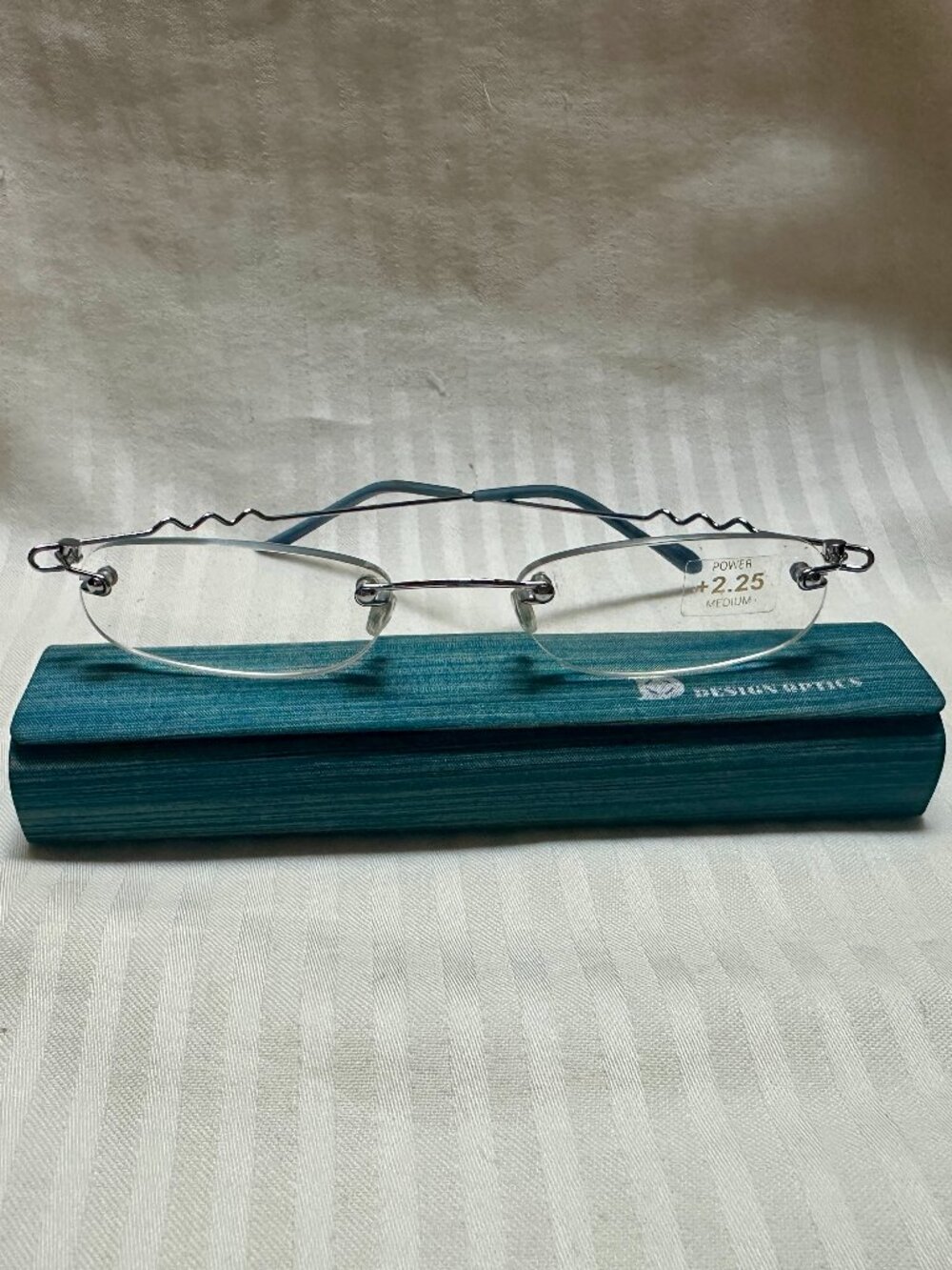 NEW W/HARD CASE! DESIGN OPTICS RIMLESS READERS +2.25 WITH SPRING HINGES